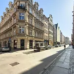 Unique & Functional Near Market Square By Renters