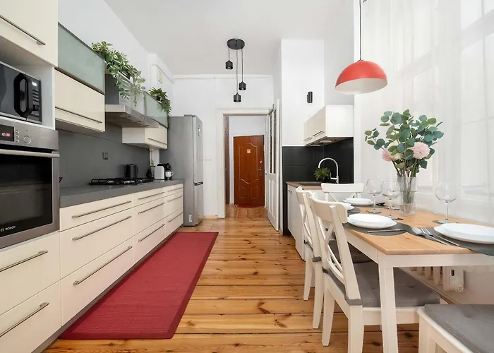 Unique & Functional Near Market Square By Renters